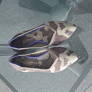Rothys camo print sz 11